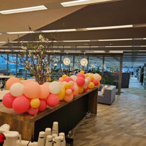 Bang Si-hyuk Instagram - Congrats on the new office! It's been 4 years. Wish you good luck! 新しいオフィス入居おめでとうございます #HYBE #HBJ