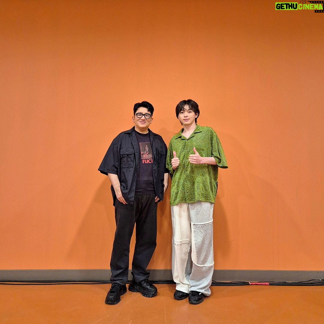 Bang Si-hyuk - 455.1K Likes - Unforgettable moments with artists of #WeverseConFestival #HYBE #honored
Thank you! @asiansoul_jyp @imase11_9 @plave_official @this_is_baekho @saythename_17 @officialfromis_9 @txt_bighit @enhypen @tws_pledis