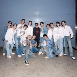 Bang Si-hyuk Instagram - Unforgettable moments with artists of #WeverseConFestival #HYBE #honored
Thank you! @asiansoul_jyp @imase11_9 @plave_official @this_is_baekho @saythename_17 @officialfromis_9 @txt_bighit @enhypen @tws_pledis