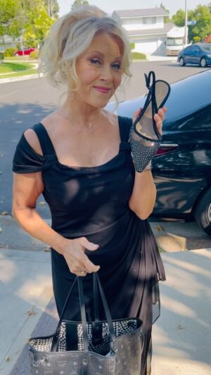 Barbara Niven Instagram - Pro tip: always bring comfy shoes! 😉 #HallmarkTCA #TCA24 #HallmarkPlus @hallmarkchannel @hallmarkmystery @hallmarkmoviesnow