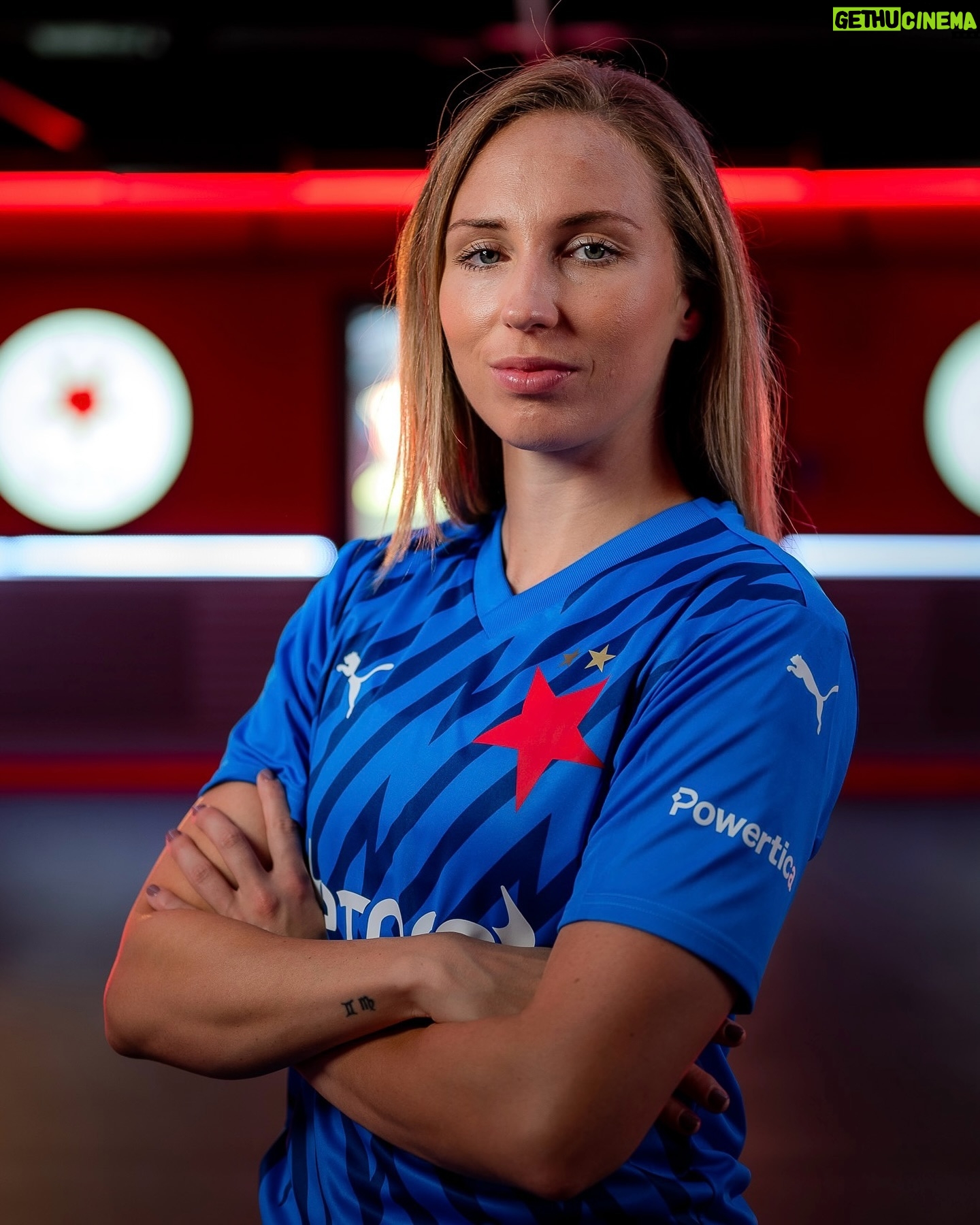Barbora Votíková - 23.6K Likes - 🗣 „Chci přinést zkušenosti, které jsem nabrala venku, sem do týmu, protože si myslím, že mám co předávat. Získala jsem tam dost a chci přispět k tomu, abychom se dostali do Ligy mistryň, abychom vyhráli pohár i ligu,“ říká po návratu Barbora Votíková. ❤️🤍