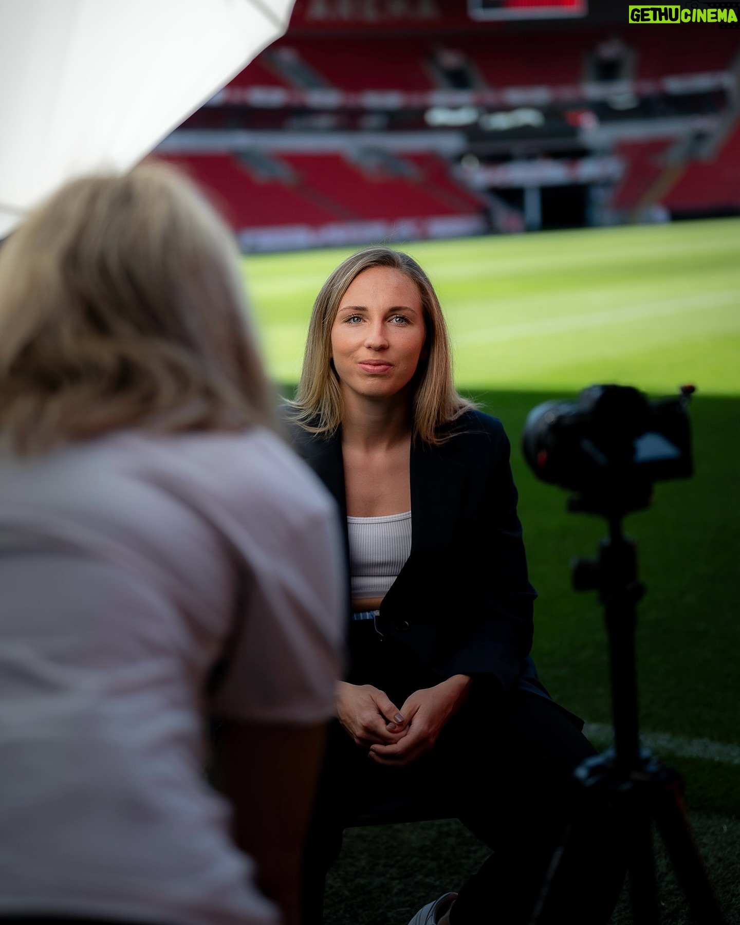 Barbora Votíková - 23.6K Likes - 🗣 „Chci přinést zkušenosti, které jsem nabrala venku, sem do týmu, protože si myslím, že mám co předávat. Získala jsem tam dost a chci přispět k tomu, abychom se dostali do Ligy mistryň, abychom vyhráli pohár i ligu,“ říká po návratu Barbora Votíková. ❤️🤍