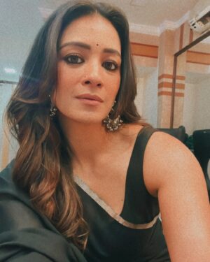 Barkha Bisht Sengupta Instagram - Acting is magical …. Change your look and attitude and you can be anyone ! 

#characters #reeltoreal #actorslife
