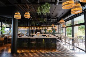 Barry Atsma Instagram - @deblendutrecht is open 🎈🎉🎈🍾. Benieuwd naar onze Bar Brasserie De Blend?Kom snel langs: het zit pal naast de Douwe Egberts Fabriek, parkeerplekken genoeg voor onze gasten😎. Openingstijden:
Woensdag t/m zaterdag:
12:00 tot 22:00
Zondag:
12:00 tot 17:00 #eten #drinken #utrecht #restaurant #opening @deblendutrecht