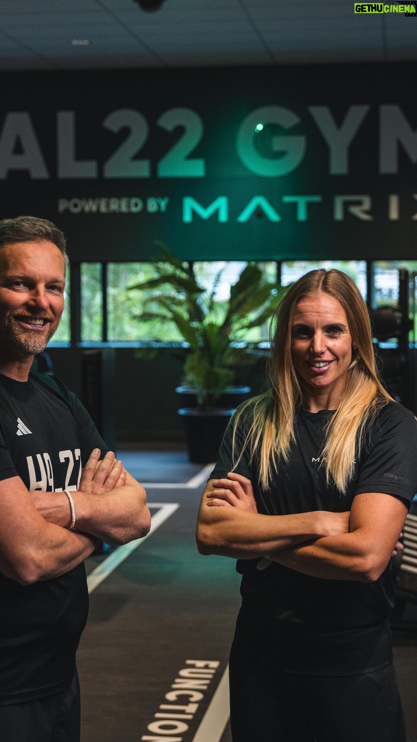 Barry Atsma - 626 Likes - Barry Atsma 🆚 Marit Bouwmeester
@hal22utrecht: Een hal gemaakt voor sportievelingen, spelgenieters en pleziermakers. De plek waar fanatiek bezig zijn en fun beleven perfect samengaan. Daar is @maritbouwmeester, ambassadeur van Matrix Fitness, achtergekomen. @barry_atsma , één van de vijf ondernemers achter HAL22, daagde Marit uit voor een sportsessie in de fitnessruimte.
🔗 Bekijk de hele video via de link in bio!
#MatrixFitness #HAL22 #MaritBouwmeester #BarryAtsma