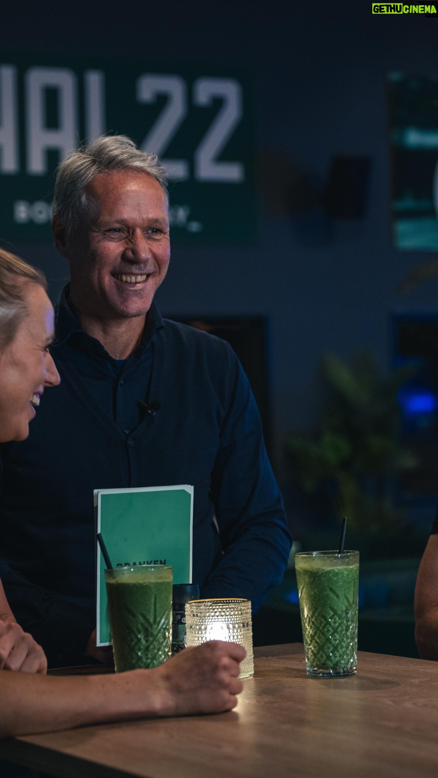 Barry Atsma - 535 Likes - @maritbouwmeester, olympisch kampioen en ambassadeur van Matrix Fitness, is op bezoek geweest bij @hal22utrecht in Utrecht. Niemand minder dan acteur @barry_atsma en tweevoudig Wereldvoetballer van het Jaar @marcovanbasten heten haar welkom.
Wil je meer weten over deze ontmoeting? Hou dan onze socials in de gaten! 👀