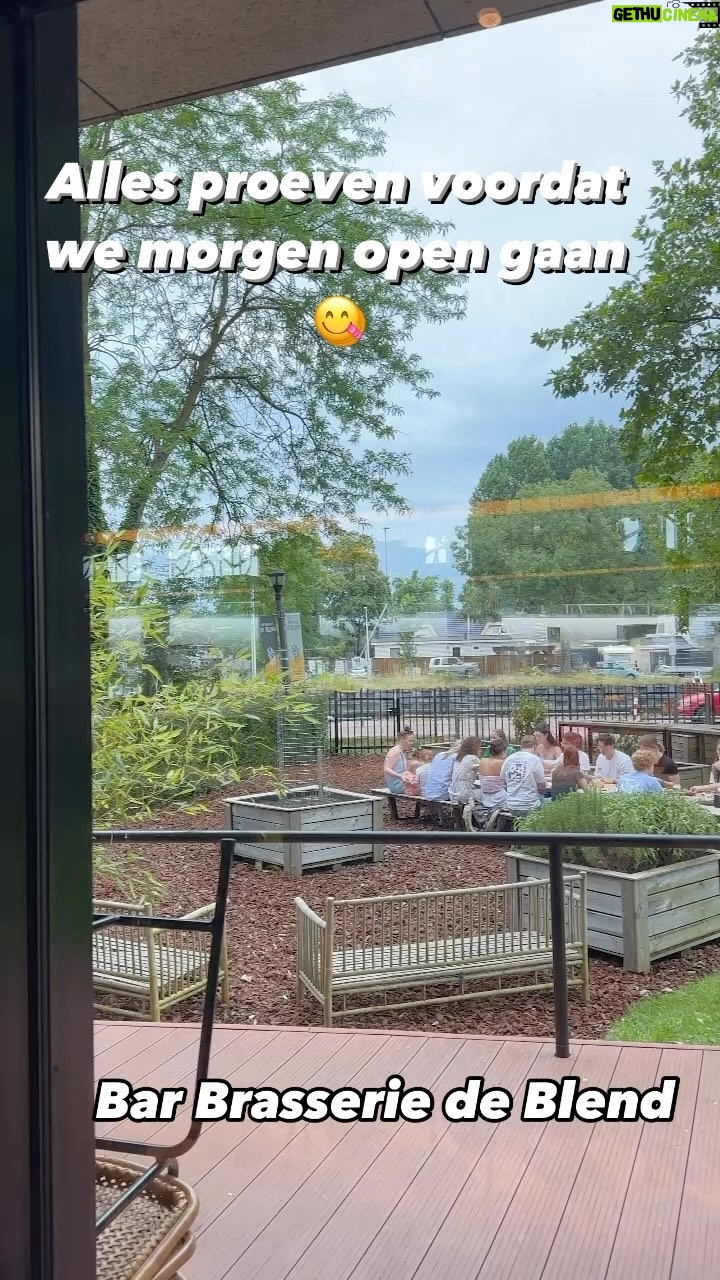 Barry Atsma - 578 Likes - Na een fikse verbouwing gaan we morgen eindelijk open 🤩: Bar Brasserie De Blend naast de Douwe Egberts Fabriek, met een geweldig terras uitkijkend over het Amsterdam-Rijnkanaal. Heerlijk eten, vieren en chillen vlakbij de stad en om de hoek van mijn eigen Leidsche Rijn 😎. #komtdatzienenproeven #utrechtsehorecagroep #parkeerplekkengenoeg