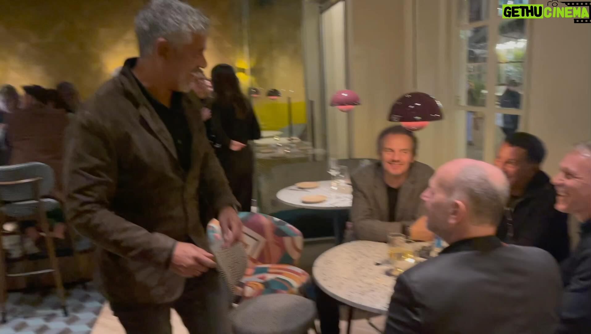Barry Atsma - 774 Likes - @clubclaar Met zulke vrienden hoef je nooit meer naar het theater 🎭 #FrankRijkaard #Voetbalmonologen 😂. Prijsvraag (voor de eer): Over welke voetballer heeft Frank het hier? @marcovanbasten @perryovereem