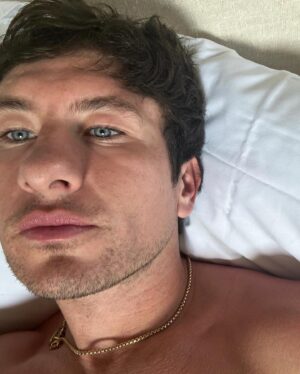 Barry Keoghan Instagram - 😎✌🏻🤣