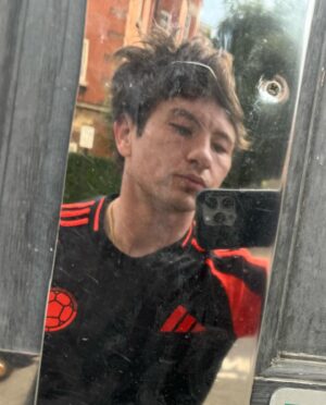 Barry Keoghan Instagram - Smile!! 🐺☘️