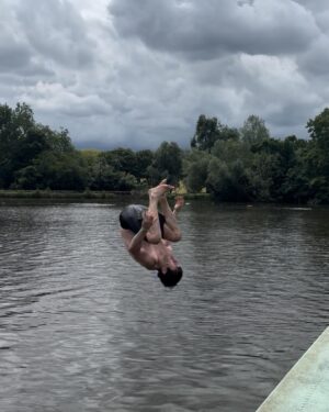 Barry Keoghan Instagram - 😎✌🏻🤣