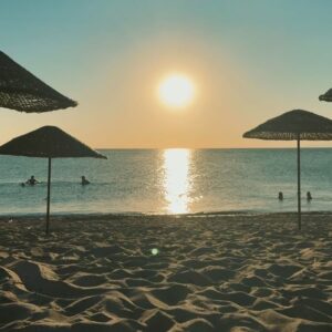 Başak Gümülcinelioğlu Instagram - Kaydırınca kafamın içini görüyorsunuz 🏖️