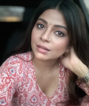 Bavithra B Instagram - Feeling pretty 😌🙈

#misssouthindia2017 #misssouthindia #suntv #suntvanchor #ranjithame #ranjithameonsuntv #singapenne #singapenneonsuntv #bavithra #singapennemithra