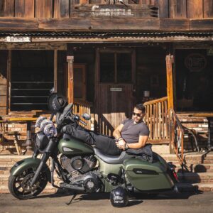 Bayardo De Murguia Instagram - Fall = Falling 4 you 

📸: @sarahskyann

#indianmotorcycle 
#imrambassador