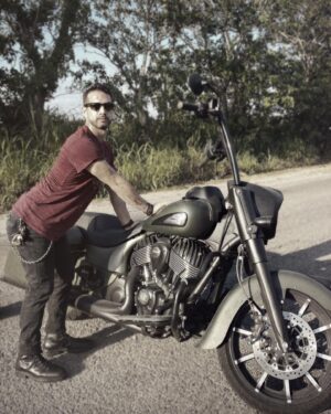 Bayardo De Murguia Instagram - Put yo back into it

@indianmotorcycle 
#imrambassador