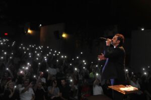 Bayhan Instagram - İzmir deki ilk konserim harikaydı her şey ve tekrar buluşacağız, sevgiler…
07.06.2024