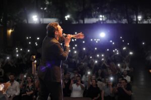 Bayhan Instagram - İzmir deki ilk konserim harikaydı her şey ve tekrar buluşacağız, sevgiler…
07.06.2024