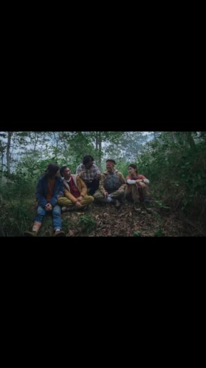 Bayu Skak Instagram - Proses shootinge yo seru guyon terus, dadak yo hasile iso maksimal komedine Rek😂 iki Dono konsultan komedine yo kadang gak kondo nek ono tambahan dadi kene kemekel mesti nek ono imbuhan sing nggateli 😂😂😂 seru seru seru! ayo wis weekend serbu Bioskop nonton Sekawan Limo Rek #SekawanLimo #FilmSekawanLimo #KawalSekawanLimo