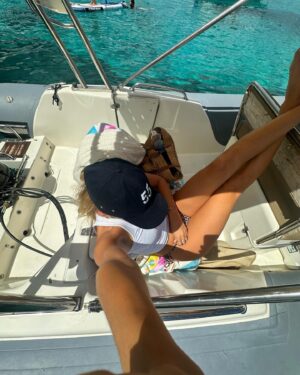 Beatrice Vendramin Instagram - chillin’ :)