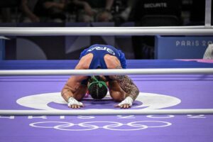 Beatriz Ferreira Instagram - Deixei no ringue tudo o que tinha na noite de ontem, mas Deus tinha outros planos pra mim para essa Olimpíada. Conquistei o bronze em Paris e TENHO MUITO ORGULHO DA MINHA HISTÓRIA, sou duas vezes medalhista olímpica e a única atleta do boxe com esse feito. 

Muito obrigada a todos que me apoiaram, estiveram comigo na luta diária. É grandioso ter DUAS MEDALHAS OLÍMPICAS🥈🥉🇧🇷

Obrigada ao esporte que eu tanto amo e que me fez realizada, obrigada BOXE! 🥊 🙏🏼

Fotos: @LeandroCouri