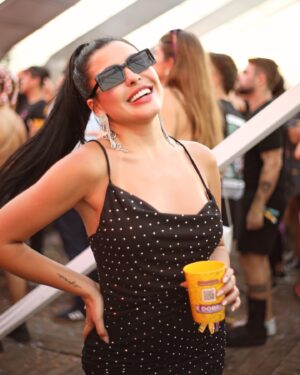 Beatriz Garcia Instagram - Sendo xóvemmm e amanhecendo na balada como antigamente 🙈❤️‍🔥

📸 @douradoit