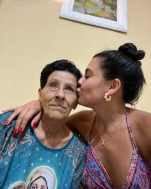 Beatriz Garcia Instagram - A última foto é a melhor! 🤣❤️

80 anos espalhando alegria por onde passa, que sorte a minha ser sua neta! 
Obrigada por todos os ensinamentos e por ser meu exemplo de força e superação ❤️
Que a senhora continue alegrando as nossas vidas por muitos e muitos anos! 
Feliz aniversário vovó! 
Obrigada por tudo, sempre. 
Te amo ♾️