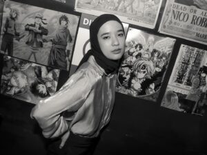 Beby Chaesara Instagram - Hitam dan putih saling melengkapi.
Kita kapan saling memiliki?