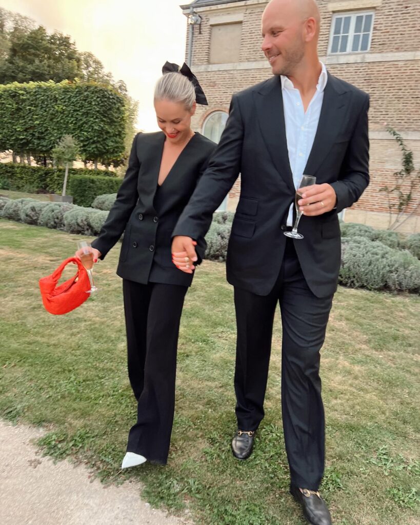 Actress Becca Tobin HD Instagram Photos and Wallpapers August 2024