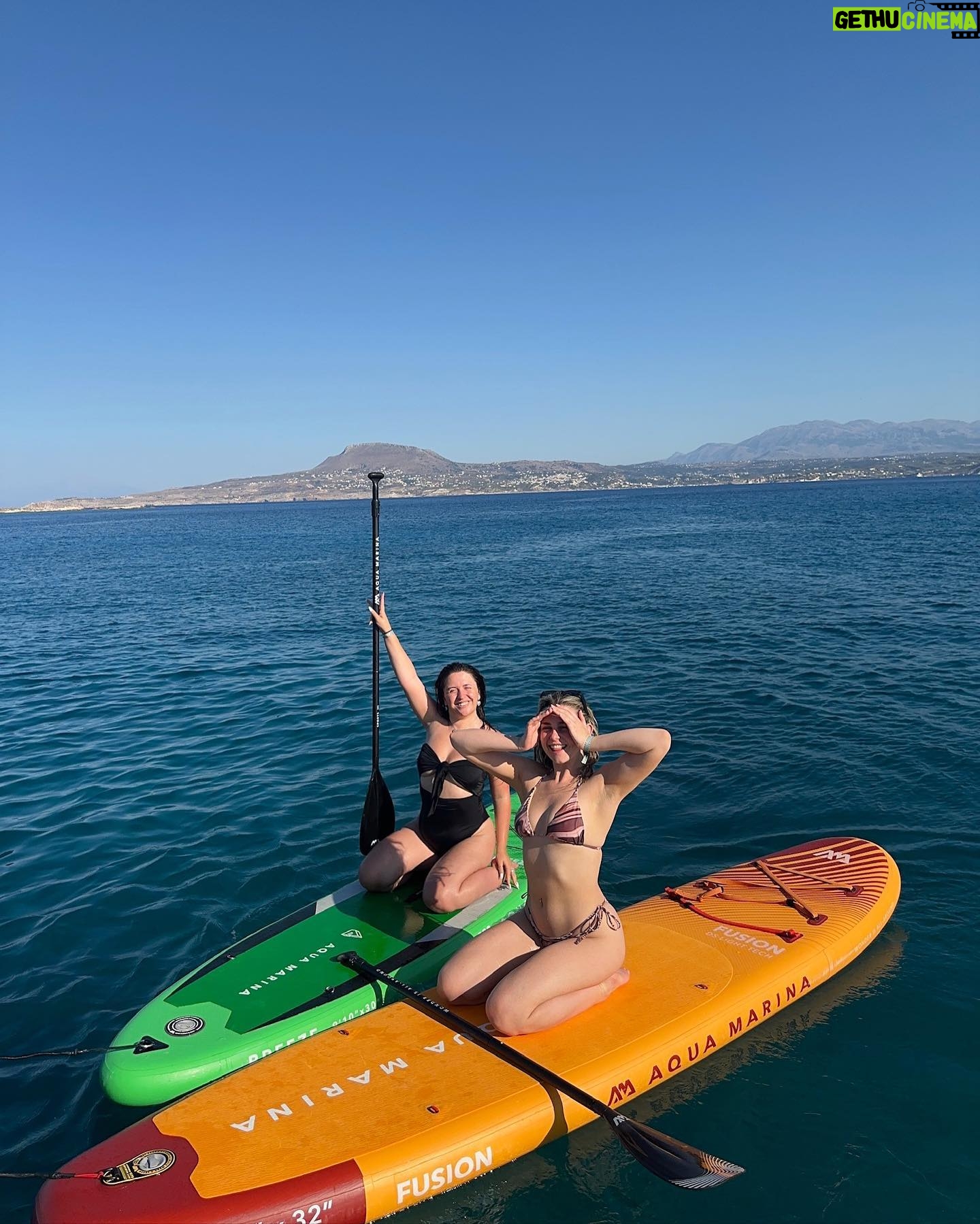Becky James - 32.7K Likes - best white girl holiday caption wins👇🏼😋Xxx