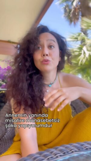Begüm Çağla Taşkın Instagram - Anne terliğinden sonra evrensel ortak özellikleri göz belertmeleri olabilir..
Yaşandı, 36 oldum hala yaşanıyor😑ayrıca kadın güldü anne, bi chill yaa😒 @fatmagulbaskangenc 
.
.
.
.
.
.
.
.
.
.
.
#reels #reelsinstagram #reelsvideo #kesfet #keşfetteyiz #keşfetteyim #komedi #comedy #annem #mom #just #chill #justkidding #momlife #anne #annekız #annelergünü #truestory #angry #universal #anneterliği #dramatic #lemur #eyes #bigboss #af