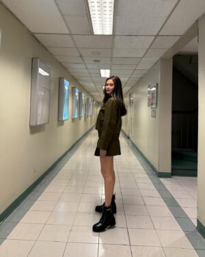 Bela Padilla Instagram - Saturdays on Showtime ❤️

Always love spending time in the studio with everyone! Specially today!! May handa si kuya @ogiealcasid hehehe and my sister from another family @chinitaprincess thank you for always making me laugh 😂

PS: My Cadet Kelly dreams came true with this outfit from @hm #hmphilippines and Gucci boots ordered from @grandeur.colleccio 😂🪖❤️