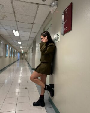 Bela Padilla Instagram - Saturdays on Showtime ❤️

Always love spending time in the studio with everyone! Specially today!! May handa si kuya @ogiealcasid hehehe and my sister from another family @chinitaprincess thank you for always making me laugh 😂

PS: My Cadet Kelly dreams came true with this outfit from @hm #hmphilippines and Gucci boots ordered from @grandeur.colleccio 😂🪖❤️