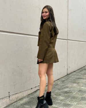 Bela Padilla Instagram - Saturdays on Showtime ❤️

Always love spending time in the studio with everyone! Specially today!! May handa si kuya @ogiealcasid hehehe and my sister from another family @chinitaprincess thank you for always making me laugh 😂

PS: My Cadet Kelly dreams came true with this outfit from @hm #hmphilippines and Gucci boots ordered from @grandeur.colleccio 😂🪖❤️