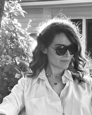 Belçim Bilgin Instagram - Yönetmenimin kıymetli gözlerinden… 
Love you and thank you @hulya_marcel 💛🦚☀️