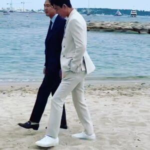 Belgin Inal Instagram - Netflix serie Squid Games Acteurs met hun nieuwe film Hunt in Cannes.. Hele middag zijn we samen met ze aan het BBQ gezeten, ontzettend leuke acteurs. @squidgamenetflix #squidgame #cannes
