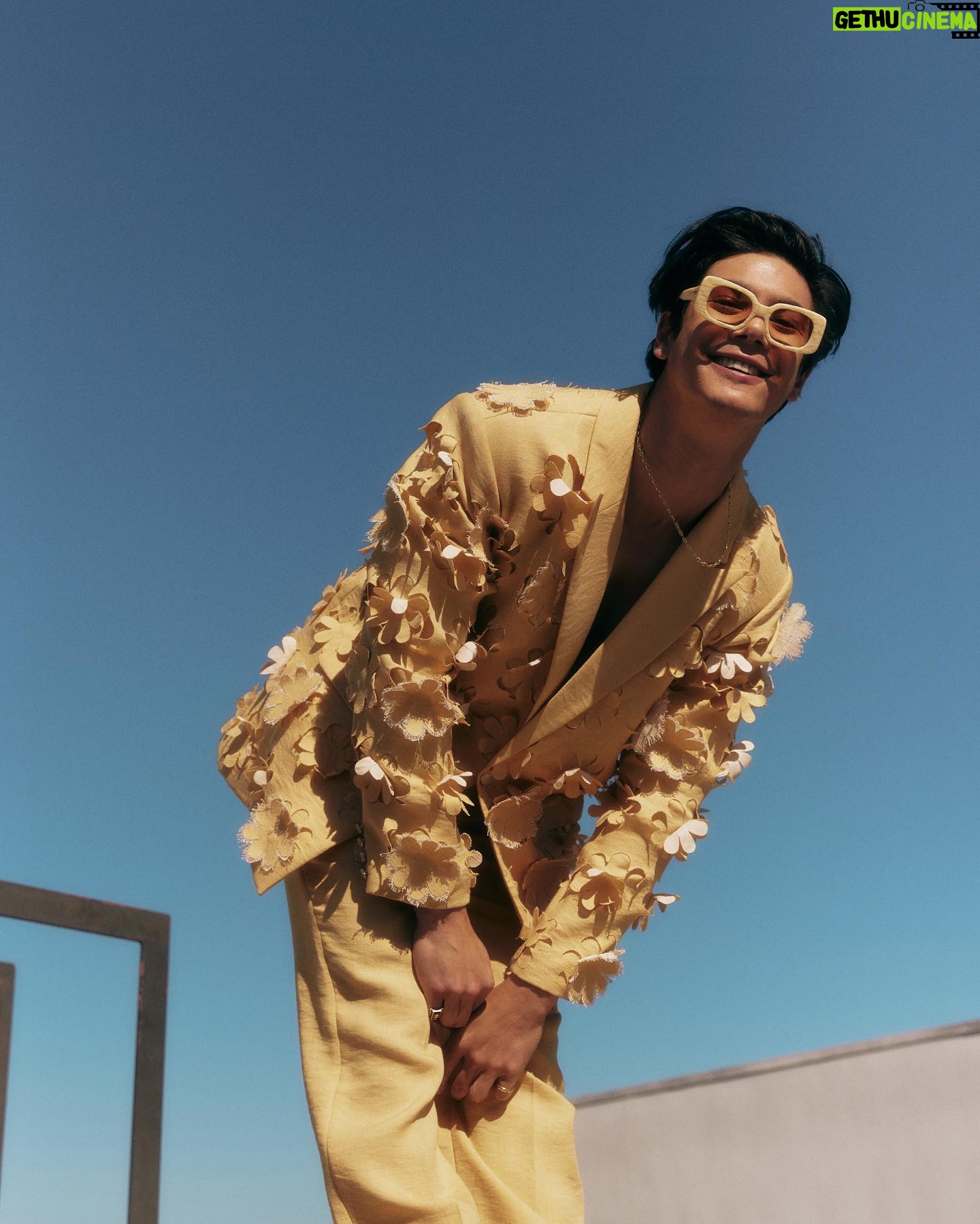 Ben Levin - 7.3K Likes - retro vibes with @timidmag
.
Words: @jiselle03
Moderator: @lsirik
Photos: @jeremychohphoto
Fashion: @xofrancesca
Makeup: @christophermilesmakeup
Hair: @phil_nathaniel
Photo Assist: @chir_yan_lim @sarai.studios
Editor in Chief: @hello.henry
.
big love to the #cwkungfu fam 🥋
shout out to leaf blowers