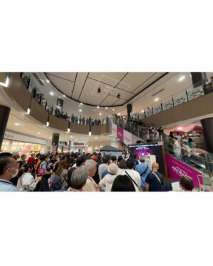 Beni Ninagawa Instagram - 幕張イオン新都心TSUTAYA書店様！！
ありがとう、本日が関東エリアラストリリイベでしたが360度お買い物中の皆様もどっからでも見れるスタイル。そう。そうよ。これがやりたかったんよ( ˶ ᷇ 𖥦 ᷆ ˵ )！！！1人で武道カーン！！と叫んでおりました。現場からは以上です。
さて明日金沢ファイナルで燃え尽きましょう。