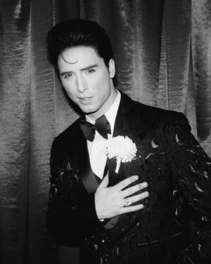 Benito Skinner Instagram - Happy Halloween! 𝒮𝒾𝓃𝒸𝑒𝓇𝑒𝓁𝓎, 𝐸𝓁𝓋𝒾𝓈   𝒫𝓇𝒾𝓈𝒸𝒾𝓁𝓁𝒶 𝒫𝓇𝑒𝓈𝓁𝑒𝓎 🎂💖 @galore 💒💍