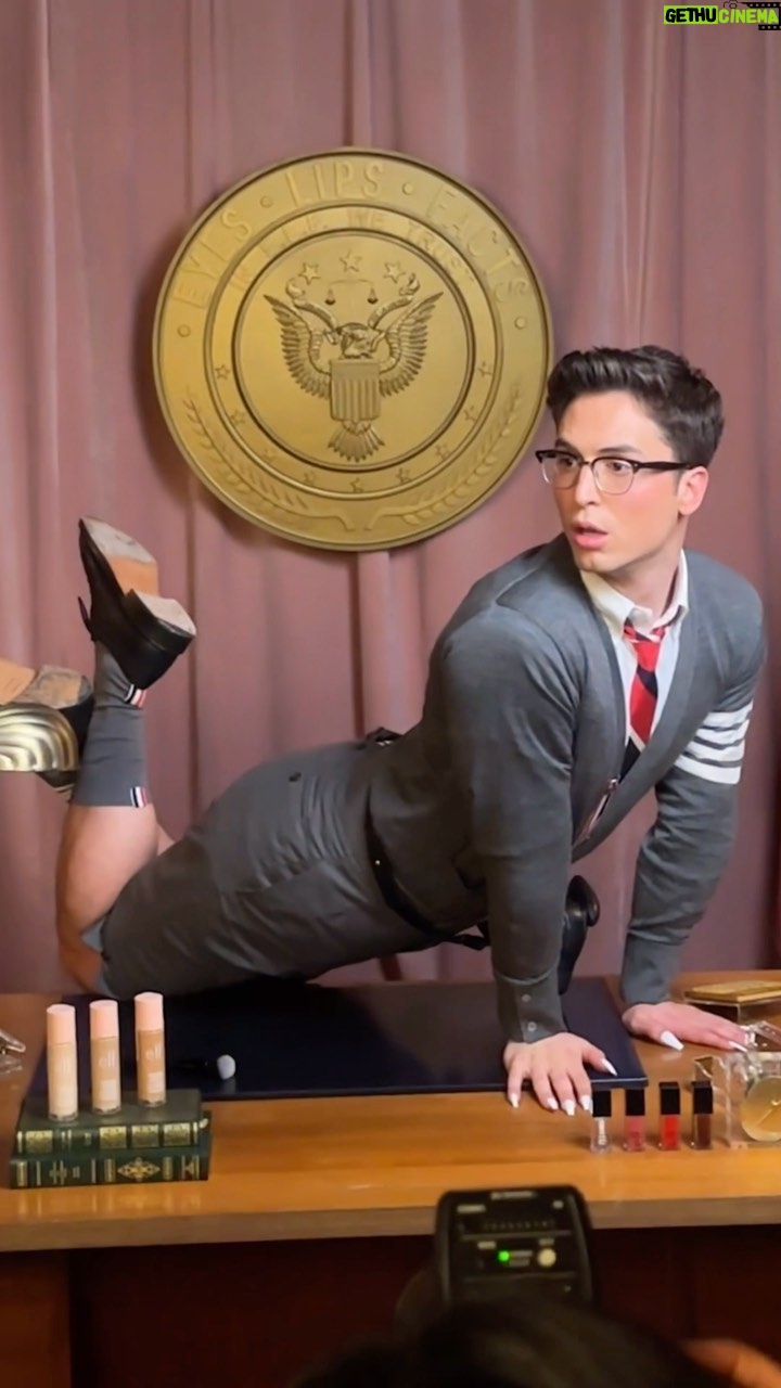 Benito Skinner - 25.4K Likes - Koop is BACK and he’s the CMO of digital no less <3 Watch ~~The Big Game~~ this Sunday to see ur favorite intern become America’s sweetheart!! Can’t believe this is real lol @elfcosmetics 🏈
#eyeslipsfacts