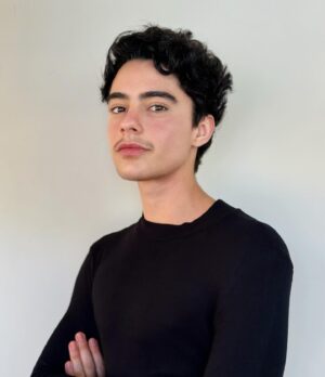 Benjamin Damini Instagram - 🤢 skin normie atualizada com sucesso 🤢 

~to muito triste que cortei meu cabelo mais do que gostaria e fiquei descacheado. agora nada mais me resta senão ser padrão~