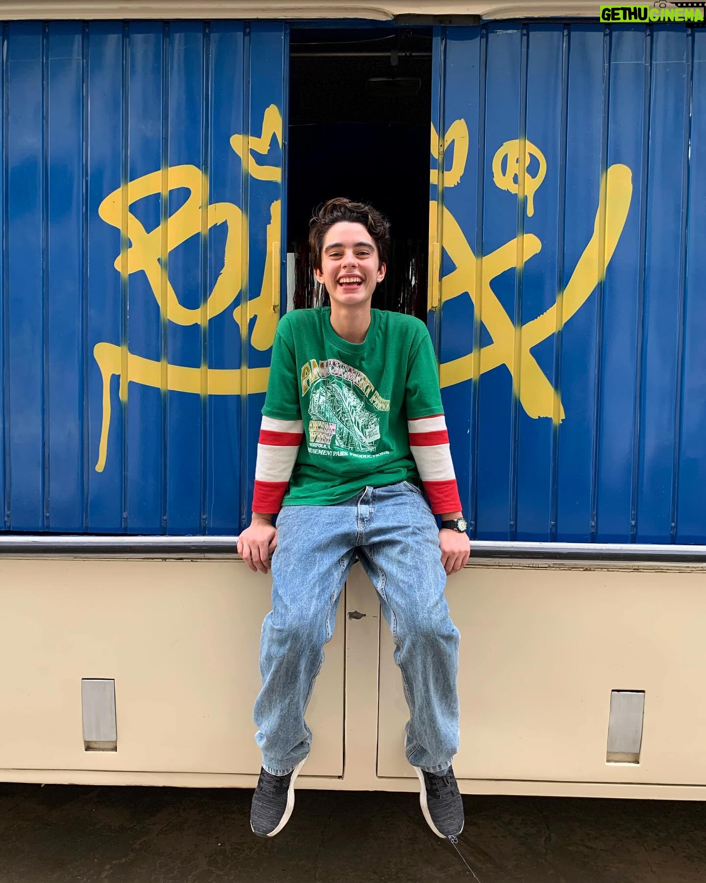 Benjamin Damini - 3 Likes - a partir de hoje a @hbomaxbr não existe mais então quem viu BA viu quem não viu só lamento :(
brincadeiras a parte agora a hbo max é só max e BA continua disponível então se eu fosse vc inauguraria a nova era da @streammaxbr assistindo essa série delicinha em que eu vivi o ariel :)
2/3/4: camadas de uma mesma cena
5: ariel cai no chão
6: o início e a primeira vez que vimos o cenário da casa dos BAs com direito a lágrimas y abraço coletivo
7: o fim e a última vez que ouvimos “ação” e “corta” com direito a c4r4lh0s y euforia coletiva