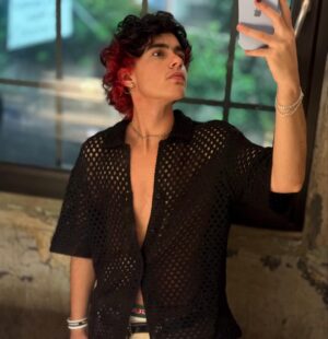 Benjamin Damini Instagram - dump de abril y março y fevereiro pq eu perdi as datas 🤪 mas antes tarde do que nunca né? 

1. quinquagésimo segundo benversário
2/3. quem te vê quem te viu
4. primeira marsha transmasculina de sp
5. camuflagem de alto nível
6. isso configura acidente de trabalho?
7. primeira audiência estadual sobre transmasculinidades
8/9. galinhas inseguras y desidratadas
10. banho de mangueira na lua crescente despedida de verão