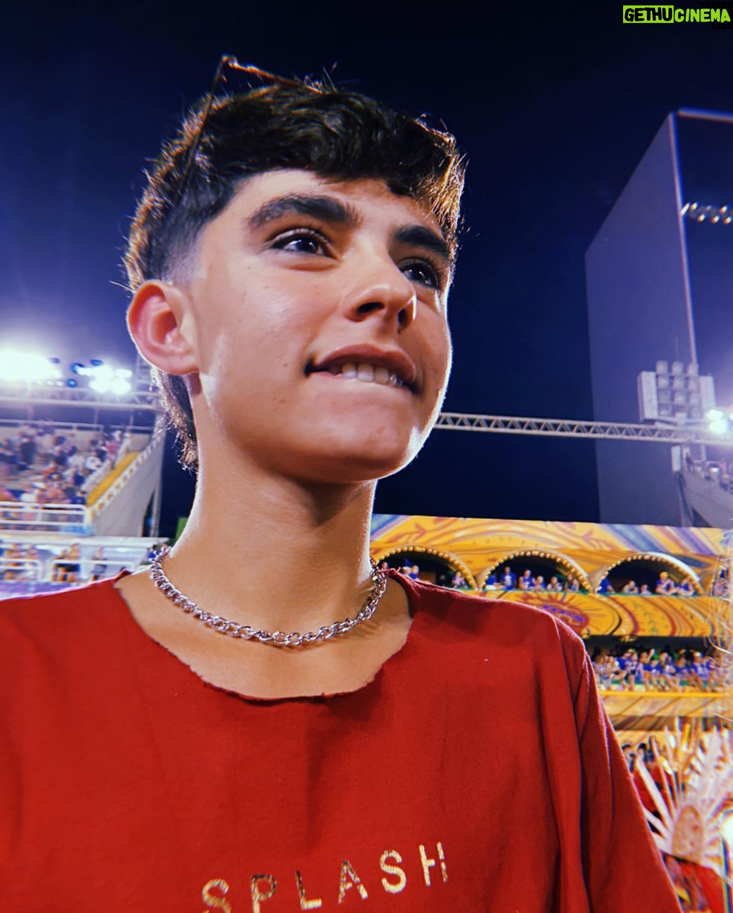 Benjamin Damini - 11K Likes - 🏳️⚧️ olha o translindo passando no seu feed 🏳️⚧️
2. ben sua crush tá vindo aja naturalmente
3. pézinhos dançantes na sapuca feat. meia que roubei do meu personagem
4/5. sou meio obcecado por horas iguais
6. aruaémemóriacomum.jpg