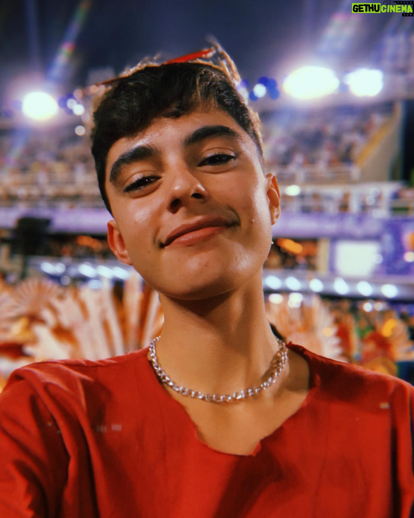 Benjamin Damini - 5.6K Likes - o primeiro carnaval na sapuca a gente nunca esquece! gracias ao camarote quem pelo convite, foi lindimais 💛