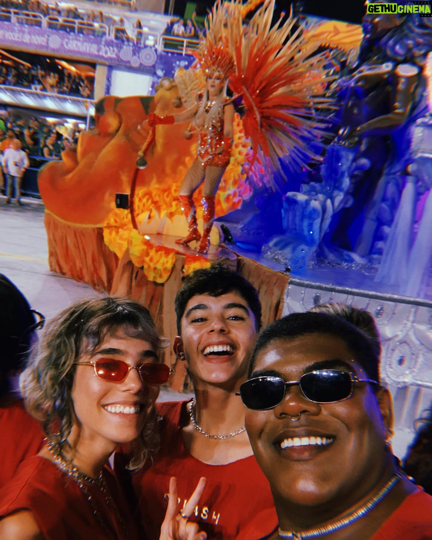 Benjamin Damini - 5.6K Likes - o primeiro carnaval na sapuca a gente nunca esquece! gracias ao camarote quem pelo convite, foi lindimais 💛