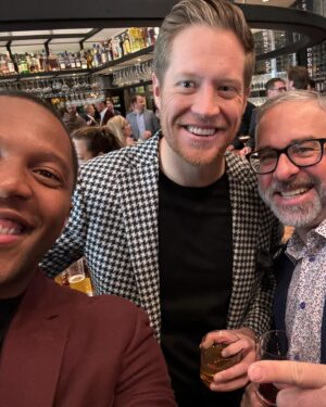 Bennie Fowler Instagram - The season of giving.

Boys and Girls Club Christmas Shopping and amazing holiday parties with new and old friends 💚❤️💚❤️

Positive Living 😊