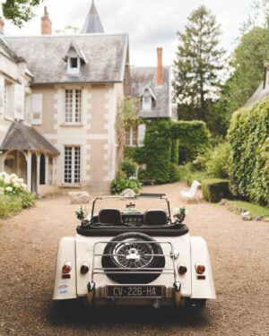 Benoît Douady Instagram - Like a dream 🤍

Une fierté de défiler en Morgan de chez @forclassiccars 🏴󠁧󠁢󠁥󠁮󠁧󠁿✨

📸 : @corentinmace_