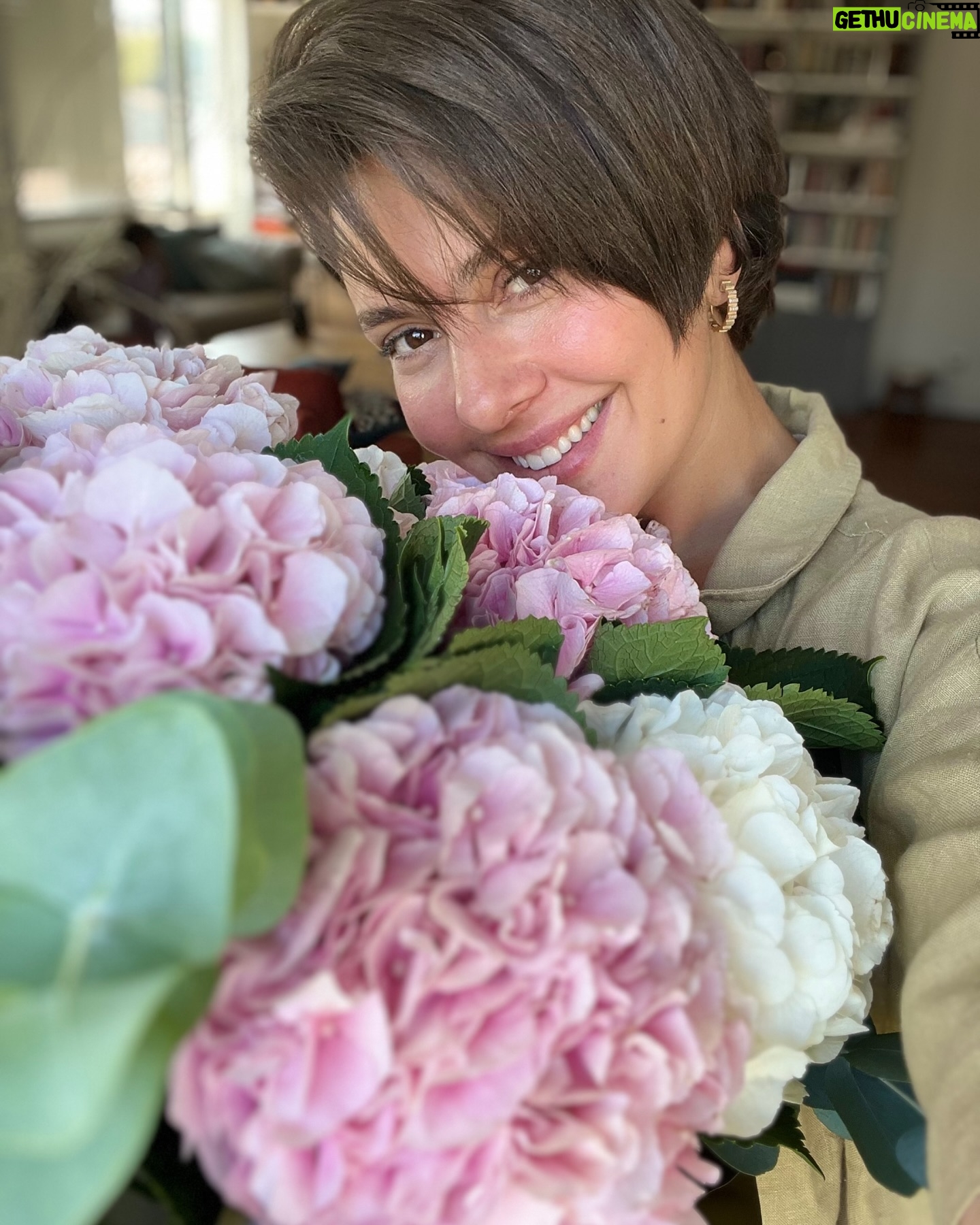 Bergüzar Korel - 82.3K Likes - Çünkü ağustos 7’sinden başlayarak ortanca ayıdır bizim için😌 ve evet I’m back🤎