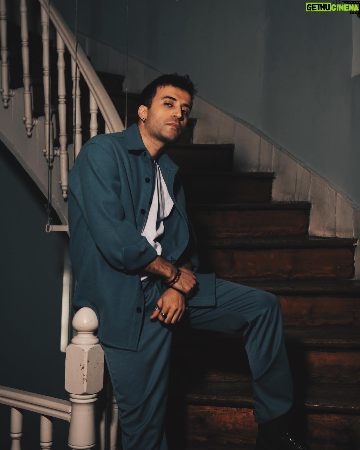 Berkay Tulumbacı - 1.2K Likes - 3 lü serimi aralara güzel fotoğraflar alarak devam ettiriyorum..bu o serinin ikincisi..umrunuzda mı? bence değil.. peki benim umrumda mı? İşte bu sorunun cevabını öğrenmek için storye bir göz atı…#göz #kendimleücretliortakl..