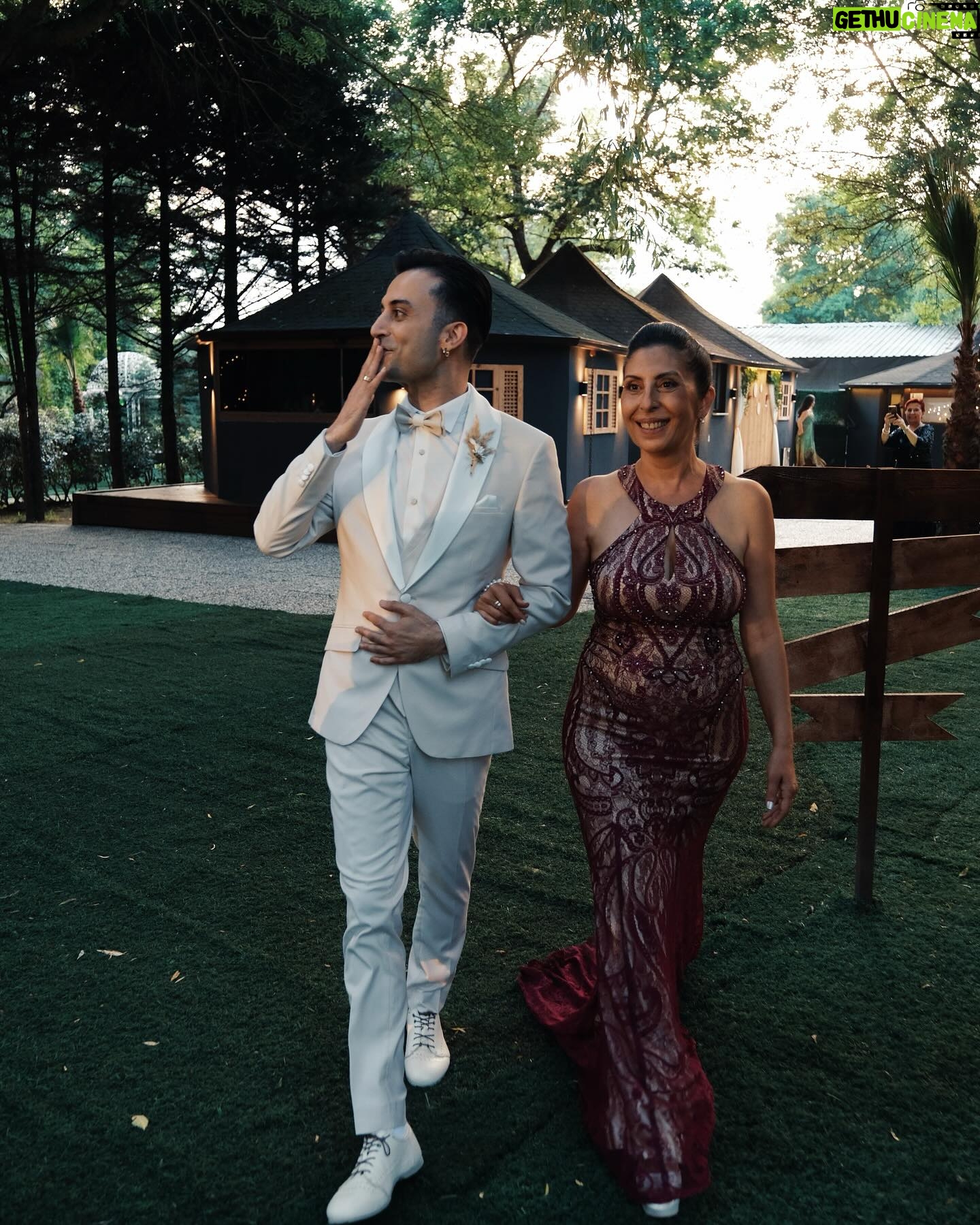 Berkay Tulumbacı - 2.2K Likes - Güzel annemiz.. canımız ♥️ iyi ki doğdun sen..seni çok seviyoruz.. iyi ki doğmuşsun da herkes beni tanıma fırsatı bulm… falnbdnfnfn 🪬 @ftv1967